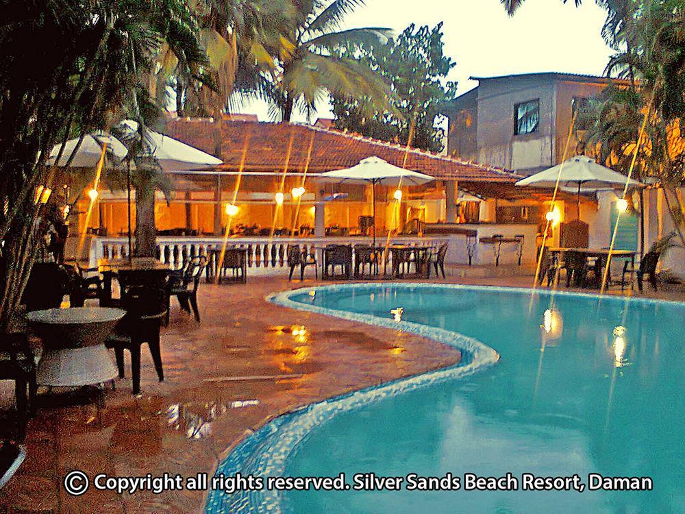 Silver Sands Beach Resort Daman Extérieur photo