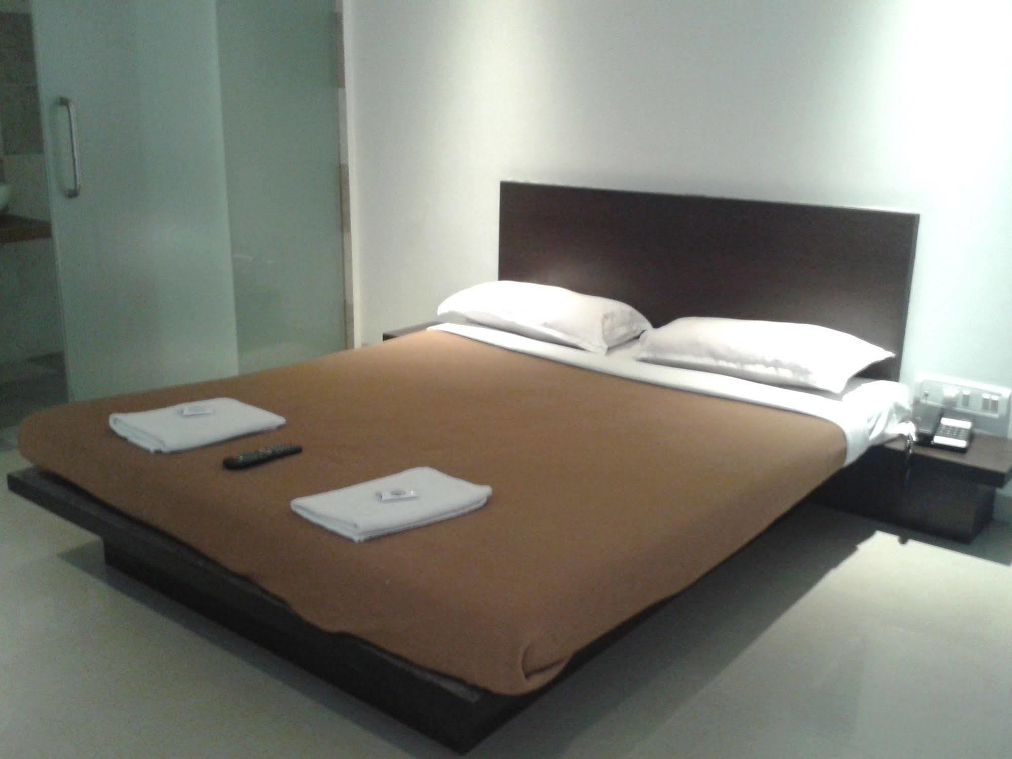 Silver Sands Beach Resort Daman Extérieur photo
