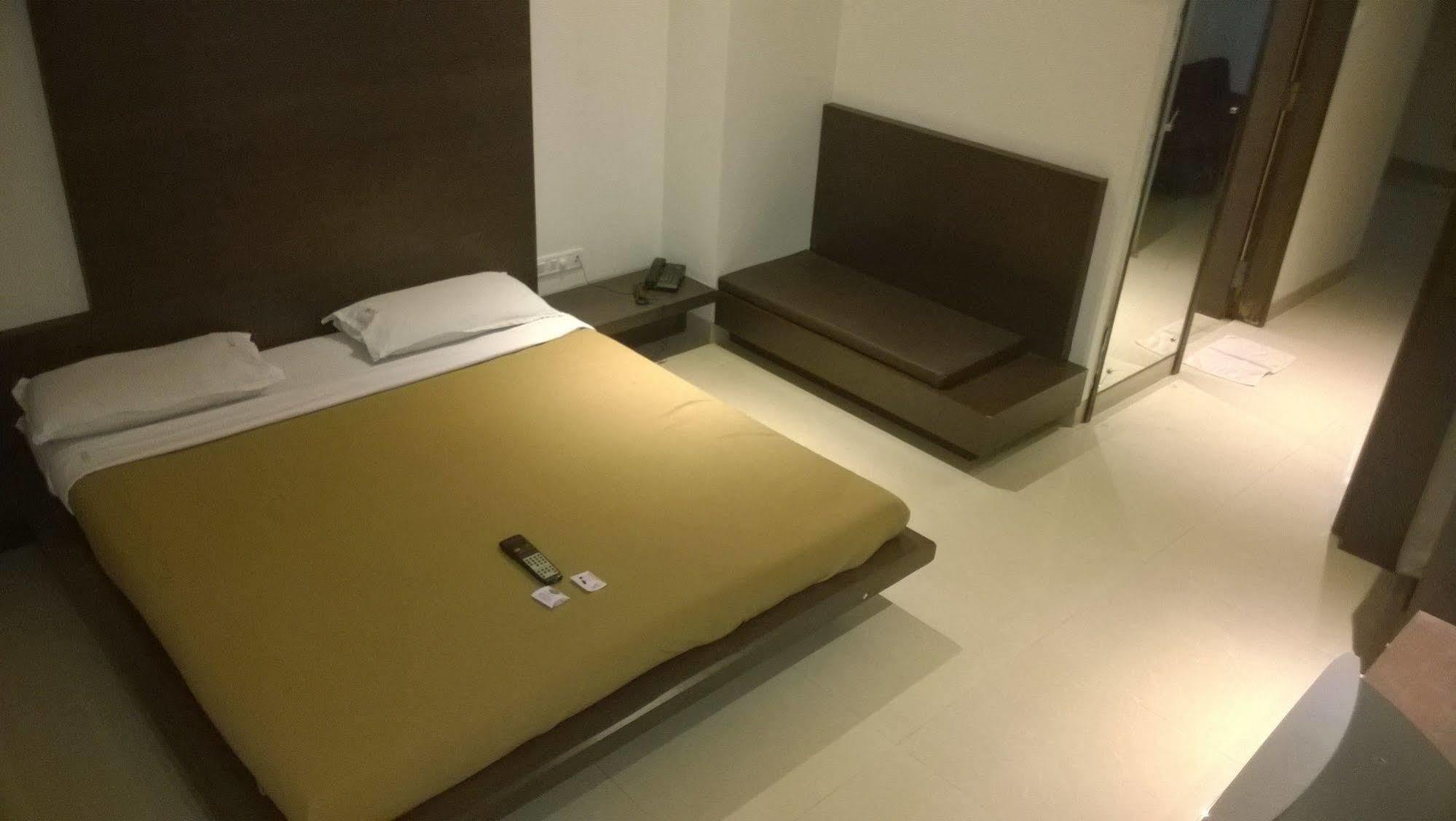Silver Sands Beach Resort Daman Extérieur photo