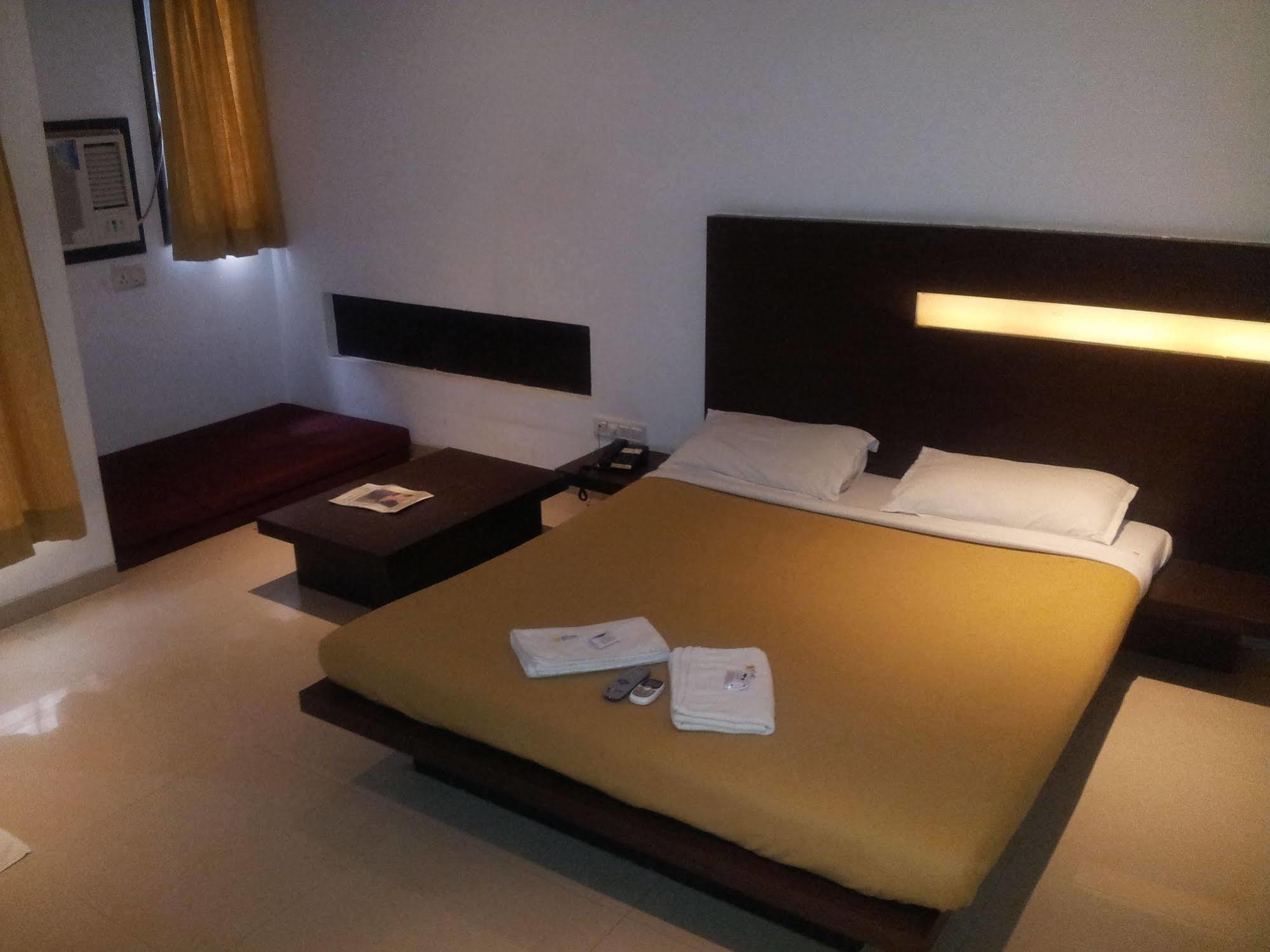 Silver Sands Beach Resort Daman Extérieur photo