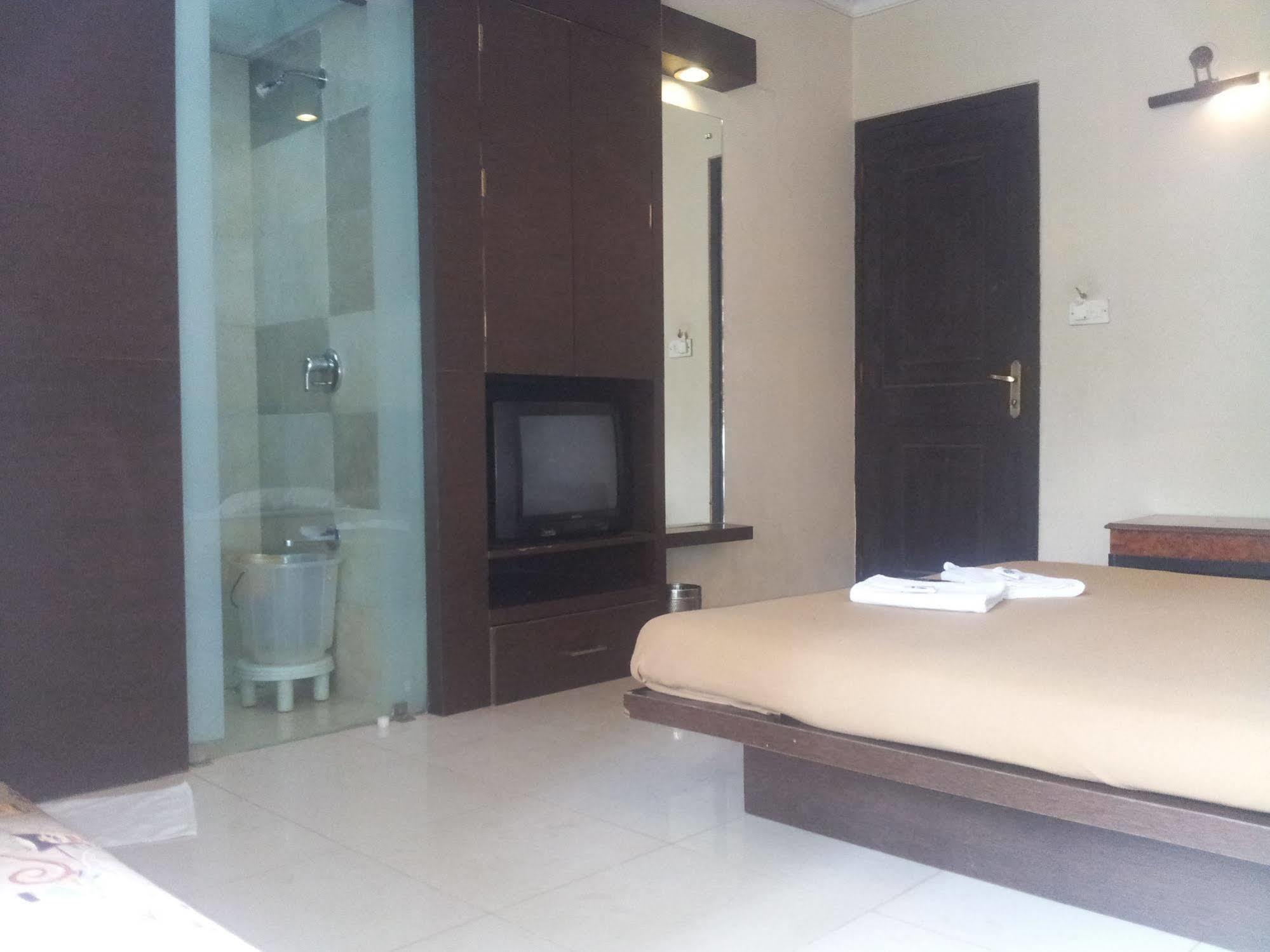 Silver Sands Beach Resort Daman Extérieur photo