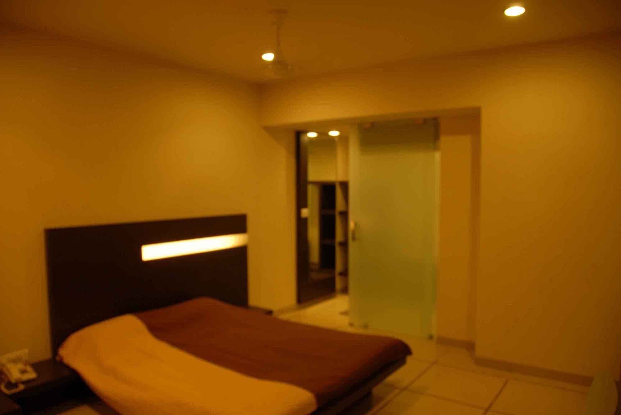 Silver Sands Beach Resort Daman Extérieur photo